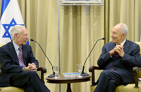 נשיא המדינה שמעון פרס ו פרופ' סטנלי פישר, צילום: מארק ניימן/ לע"מ