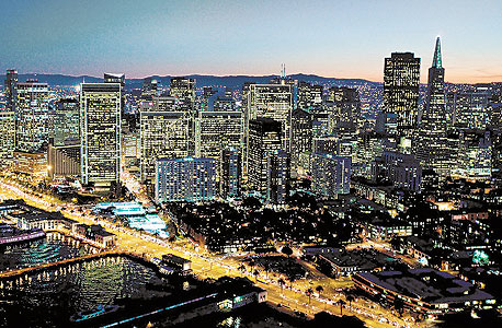 סן פרנסיסקו, קליפורניה. "ב־2013 סן פרנסיסקו גונבת את הכתר המשולש מוושינגטון הבירה, ומקבלת את המקום הראשון בשלוש קטגוריות: השקעה, פיתוח ובניית דירות. סן פרנסיסקו מונעת על ידי צמיחה וציפיות תעסוקה גבוהות, שמובלות על ידי סקטור הטכנולוגיה והמעבר מהפרברים למרכז העיר"