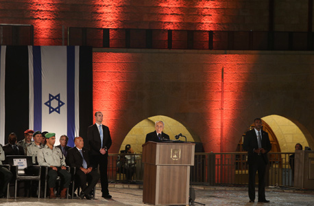 שמעון פרס בטקס יום הזיכרון לחללי צה"ל, צילום: עמית שאבי