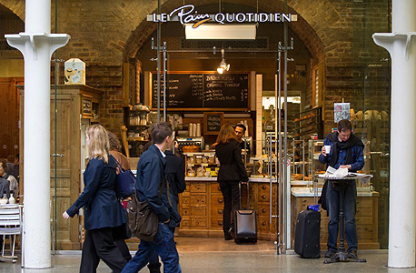 סניף של Le Pain Quotidien בלונדון. פשטות יפה