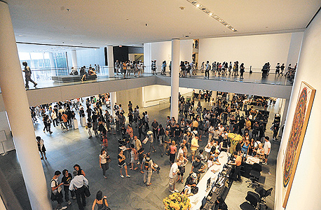 מוזיאון המטרופוליטן בניו יורק. המחיר הוא המלצה בלבד