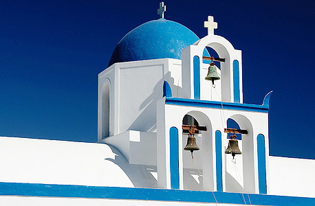 פעמוני כנסייה בסנטוריני, יוון. מי רשאי לצלצל בפעמון?