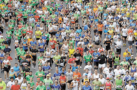 המרתון במדריד. דקת דומייה לזכר קורבנות מרתון בוסטון , צילום: אי פי איי