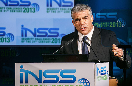 שר האוצר יאיר לפיד נואם בכנס NISS, צילום: אסף שילה ישראל סאן 