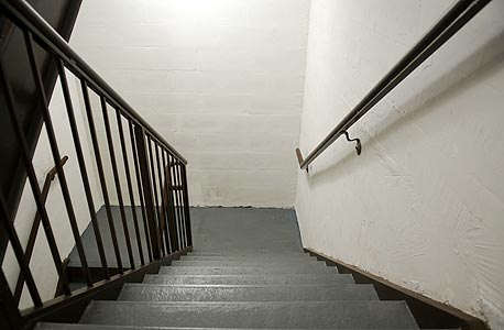 שטח הדירה כולל את חדר המדרגות? הקבלנית תשלם חצי מיליון שקל