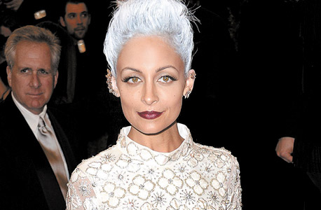 ניקול ריצ'י מעלה את טופשופ לשטיח האדום