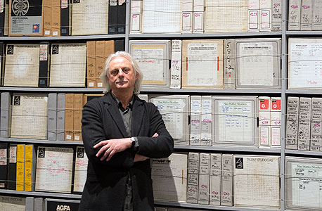 מנפרד אייכר הוא המייסד והבעלים של ECM, והוא גם המפיק המוזיקלי של כמעט כל 1,500 האלבומים של החברה