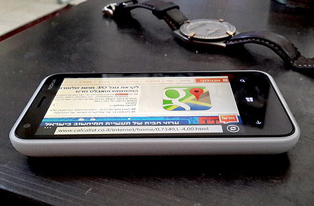 Lumia 620 של נוקיה: קטן וחמוד, עם נטיות מגלומניות