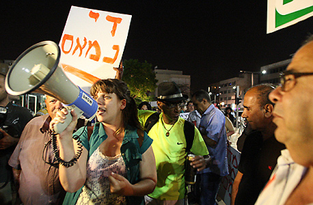דפני ליף בהפגנה בתל אביב
