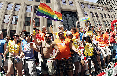 מצעד הגאווה בניו יורק. הומואים אינם בהכרח יצירתיים, אבל יצירתיים אוהבים להיות ליד הומואים , צילום : איי אף פי
