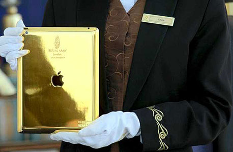 רק בדובאי: שכור חדר במלון וקבל טאבלט מצופה זהב