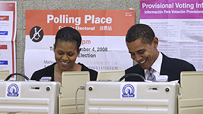 ברק אובמה ואשתו מישל מצביעים, צילום: רויטרס