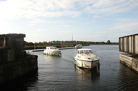  אירלנד, נהר שאנון. מ־1,905 יורו לסירה לחמישה אנשים