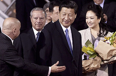 הנשיא שי ואשתו פנג לי־יואן, אתמול בקוסטה ריקה. מחזקת את התדמית הבלתי פורמלית
