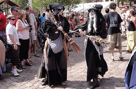 "מכשפות" באלזס, צרפת, 20 ביולי "מכשפות" באלזס, צרפת, 20 ביולי