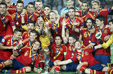 נבחרת ספרד. כישרון המסירה לא משנה כמו התנועה ללא כדור