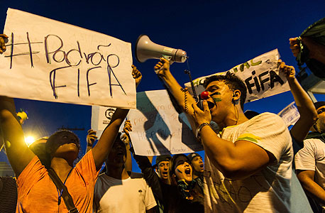 מפגינים בברזיל. יצאו לרחובות בגלל שורה של תיסכולים, צילום: איי אף פי
