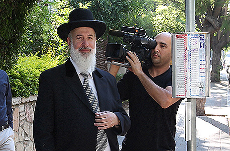 הרב הראשי יונה מצגר מעצר בית, צילום: מוטי קמחי, ynet