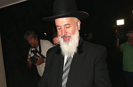 הרב יונה מצגר עו"ד דוד ליבאי (משמאל מאחור), צילום: שאול גולן