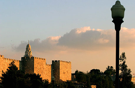 חומות העיר העתיקה בירושלים, צילום: אלכס קולומויסקי