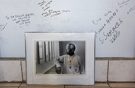 צילום בו נראה מנדלה בכלא, צילום: אי פי איי