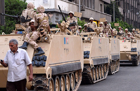 הצבא מגיע לקהיר, צילום: איי אף פי