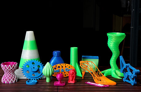 מוצרים שהודפסו במדפסת 3D, צילום: עמית שעל