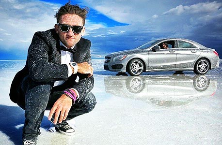 קייסי נייסטאט. מתוך הפרסומת למכונית CLA של מרצדס