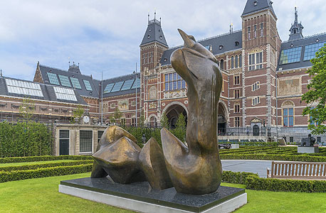פסלים של הנרי מור באמסטרדם