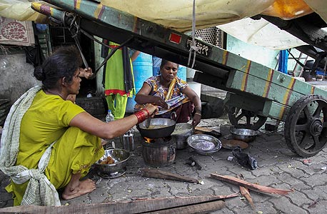 דוכן מזון בשולי הדרך במומבאי