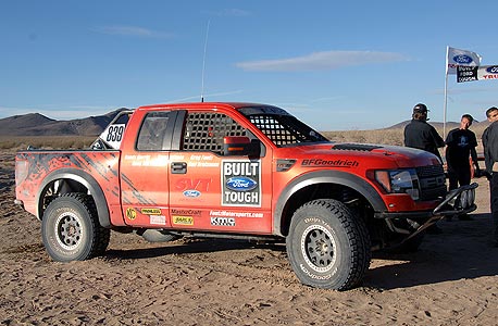 פורד F150 SVT ראפטור. כוח סוס: 320. התוספות: מערכת מתלי שטח