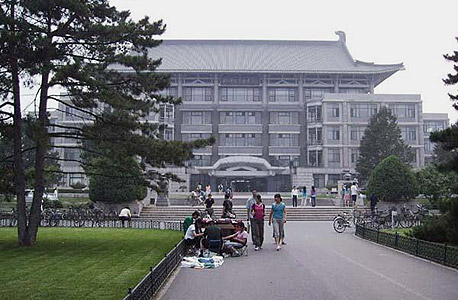 אוניברסיטה בסין. שכר לימוד: 3,983, עלות מחיה: 4,783, עלות שנתית: 8,766