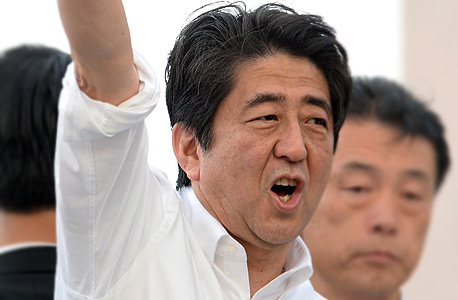 ראש ממשלת יפן שינזו אבה. ייפגש עם אובמה השבוע