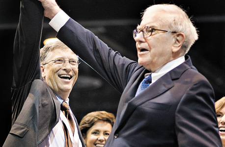 וורן באפט (מימין) וביל גייטס, שני האנשים העשירים ביותר בעולם, צילום: בלומברג