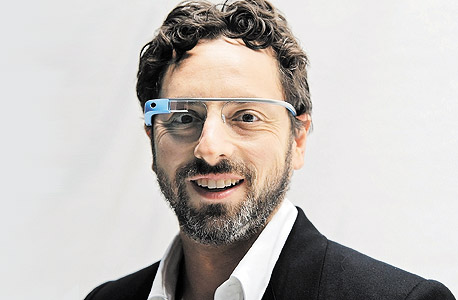 מייסד גוגל סרגיי ברין עם המשקפיים החכמים