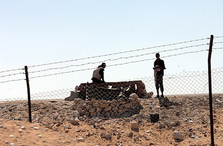 עמדה מצרית בגבול בין מצרים לישראל (ארכיון), צילום: חיים הורנשטיין
