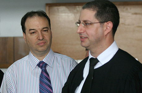 עו"ד שלמה נס (משמאל) ועו"ד עמית לדרמן מצוות משרדו בבית המשפט. "איזנו בין זכויות הצדדים"
