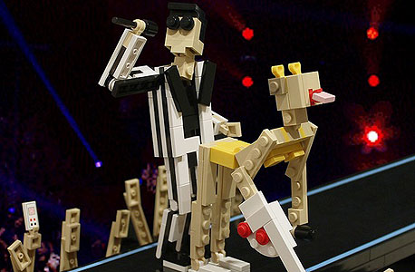 תנענעי את הלבנים, מיילי. או מוטב שלא בעצם תנענעי את הלבנים, מיילי. או מוטב שלא בעצם