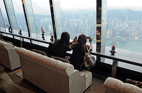 מלון ריץ קרלטון, הונג קונג. להתארח בין קומה 102 ל-118 במרכז המסחר הבינלאומי