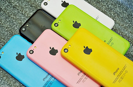אפל חשפה את האייפון 5C המוזל ואת האייפון 5S, מכשיר דגל חדש