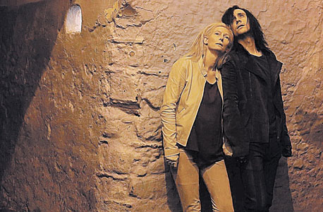 "רק האוהבים שורדים"