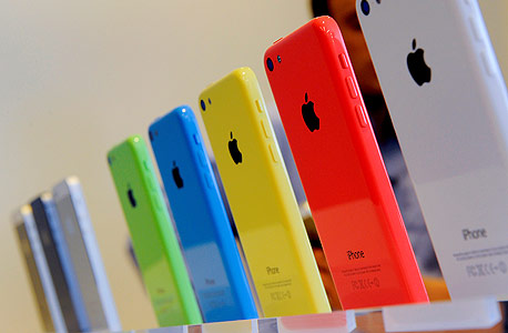 שלל הצבעים של מכשירי האייפון החדשים
