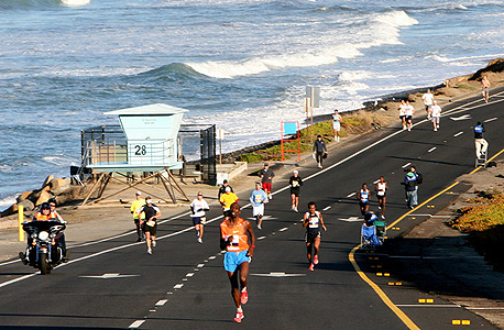 ריצת מרתון. רק 17 אמריקאים רצו מרתון בפחות משעתיים ועשר דקות. 32 קנייתים עשו זאת רק באוקטובר 2011