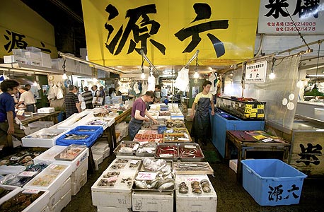 שוק צוקיג'י בטוקיו. האם הצרכנים ישובו לקנות?