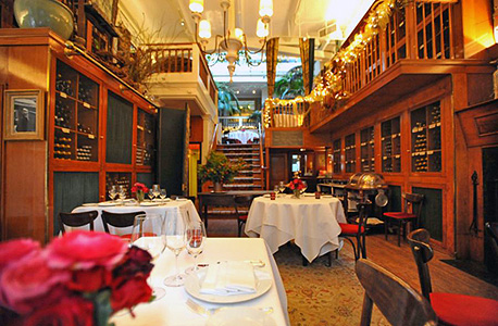 המסעדה הצרפתית  La Grenouille בניו יורק (מקום 9 ברשימה)
