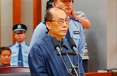 שר הרכבות ליוּ ג'יג'וּן בבית המשפט, ביוני. שחיתות בצמרת