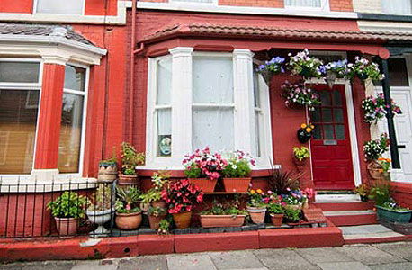 חזית הבית בליברפול, בו גר ג'ון לנון עד גיל 5