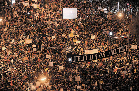 אחת מהפגנות הענק בתל אביב בקיץ 2011. "המחאה היתה הצלחה גדולה, שגרמה להחלפה של מערכת שלמה של מה שנקרא שכל ישר"