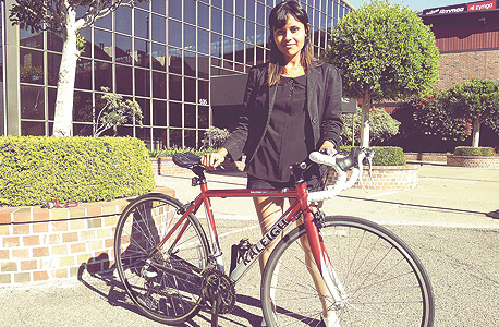  זו שידומה לוזאדה, שהשכירה לי את האופניים שלה דרך SpinLister, צילום: אסף גלעד