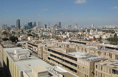 "מבט על קריית המלאכה מהבניין של מכון שפילמן לצילום" של יהונתן ה' משעל, מתוך פרויקט "מטרופוליס" "מבט על קריית המלאכה מהבניין של מכון שפילמן לצילום" של יהונתן ה' משעל, מתוך פרויקט "מטרופוליס"